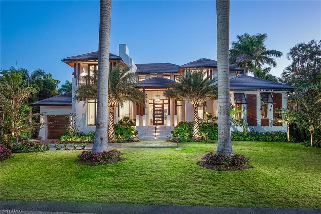 140 4th AVE N NAPLES, FL 34102