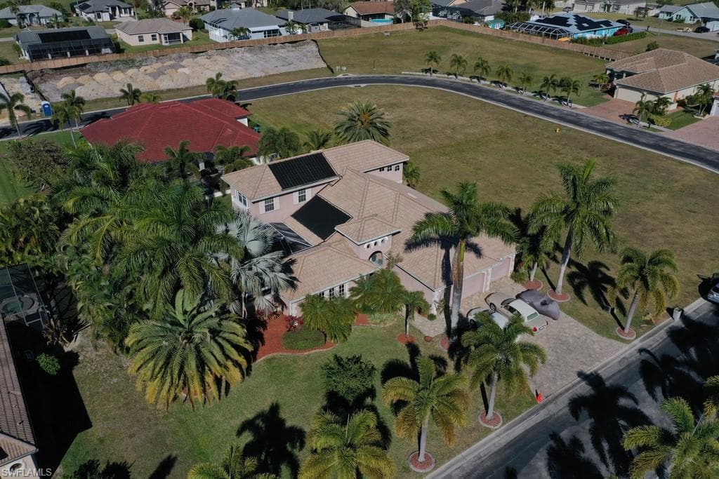 911 Palmetto Pointe CIR CAPE CORAL, FL 33991