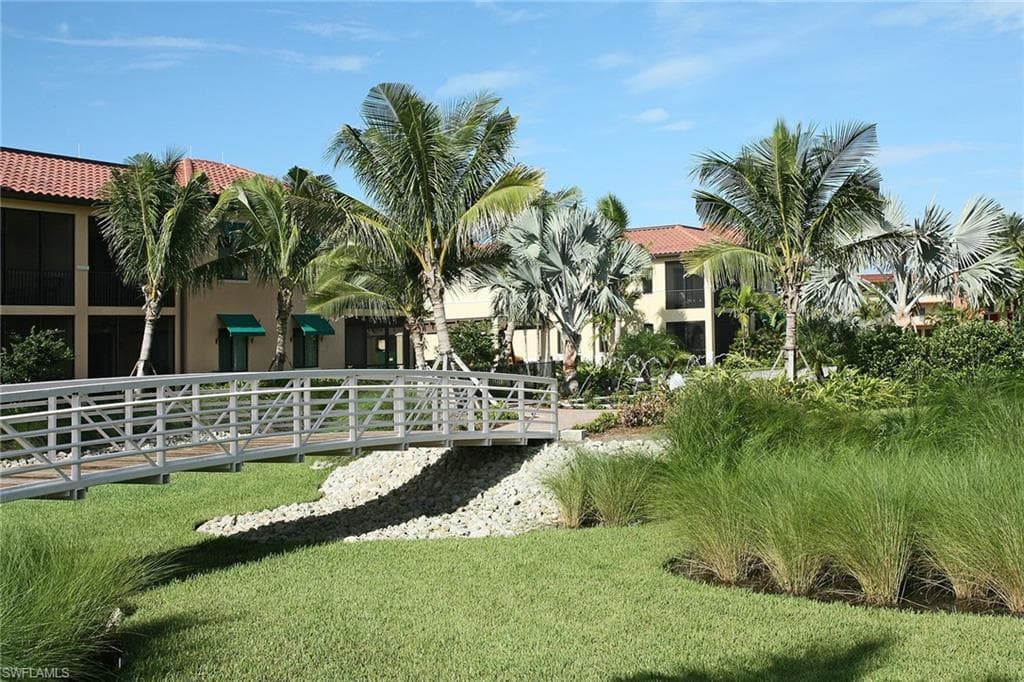 985 Sandpiper ST I-201 NAPLES, FL 34102