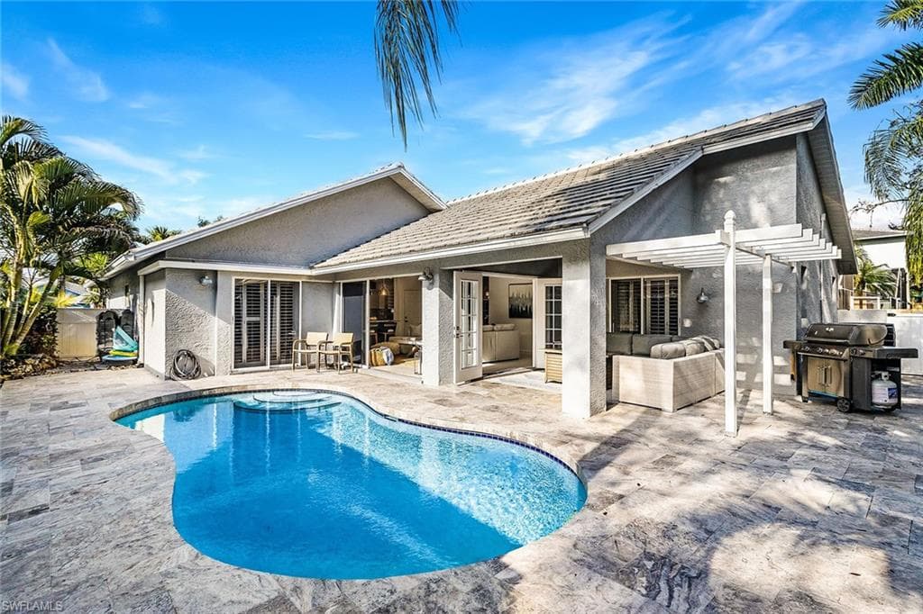 84 Fountain CIR NAPLES, FL 34119
