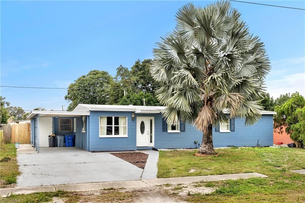 887 Coconut DR NORTH FORT MYERS, FL 33903