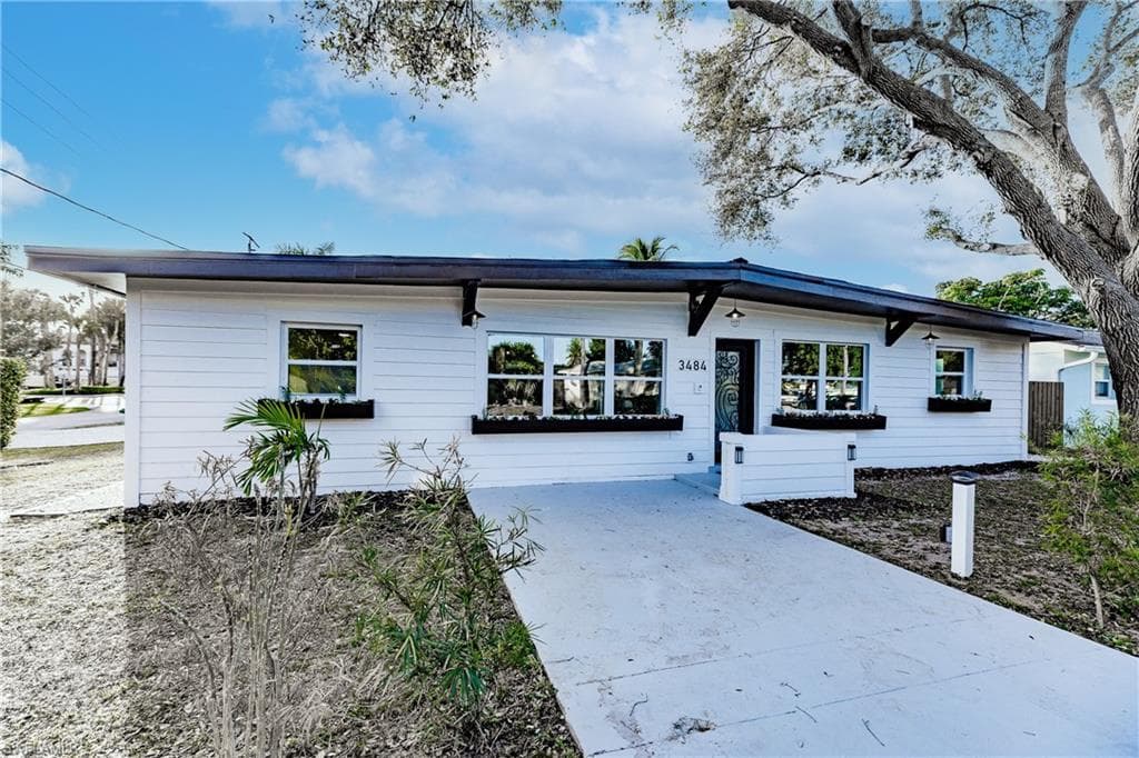 3484 Lakeview DR