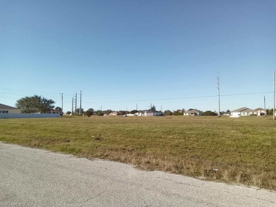 2301 7th TER CAPE CORAL, FL 33993