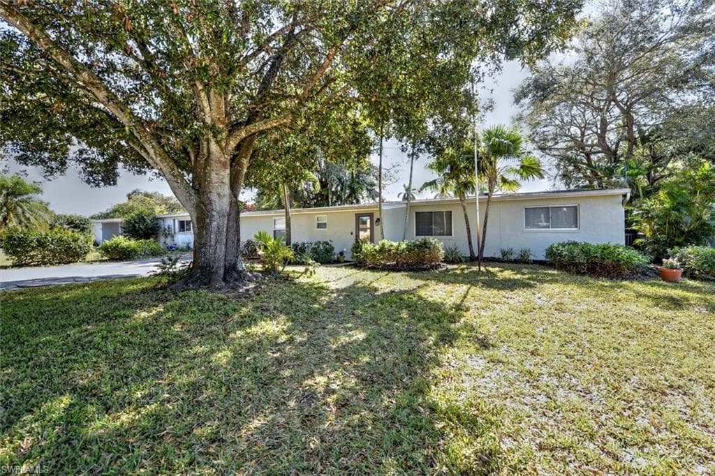 1626 Passaic AVE FORT MYERS, FL 33901