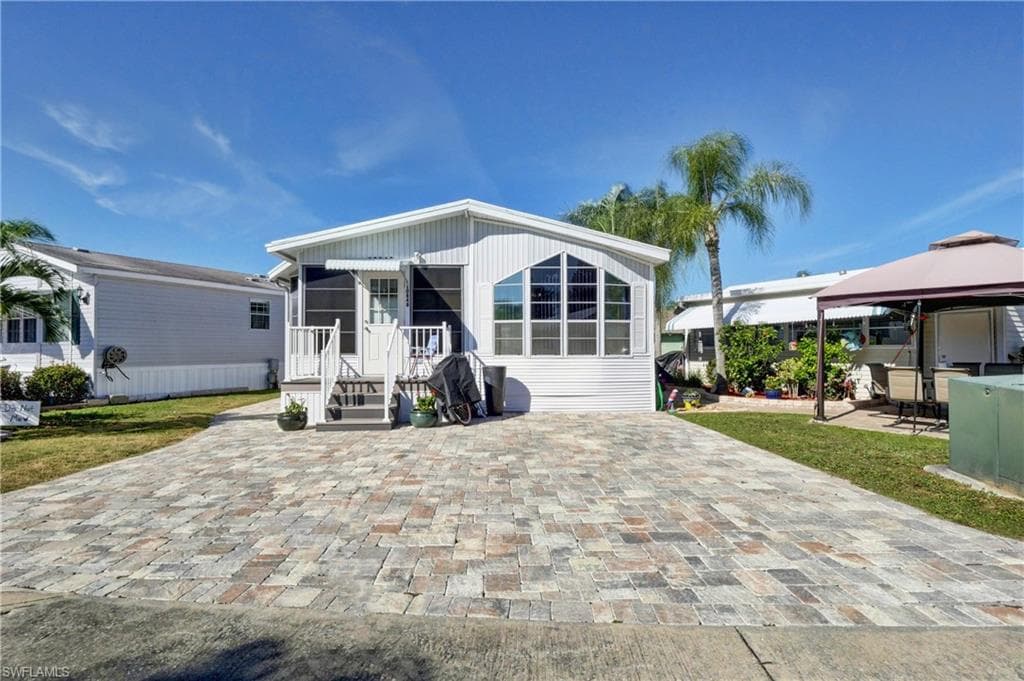 10848 Vireo CIR ESTERO, FL 33928