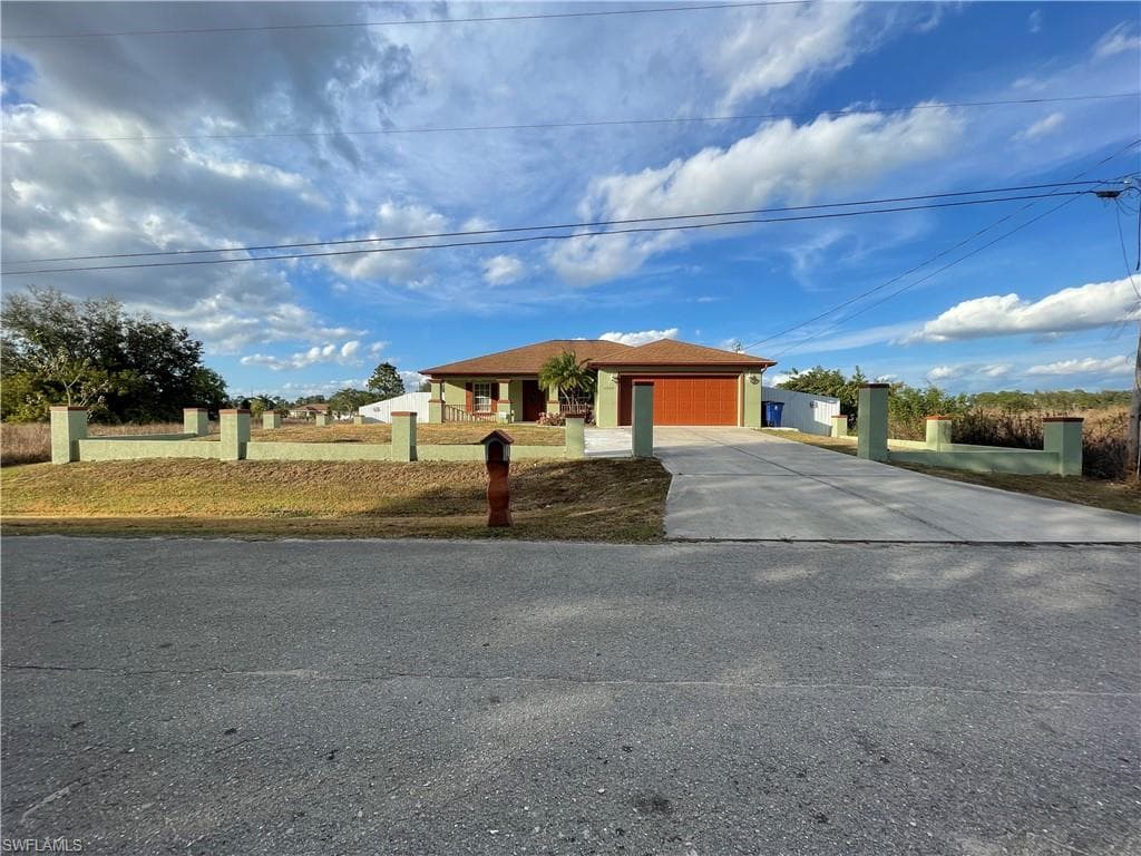 3808 4th ST SW LEHIGH ACRES, FL 33976