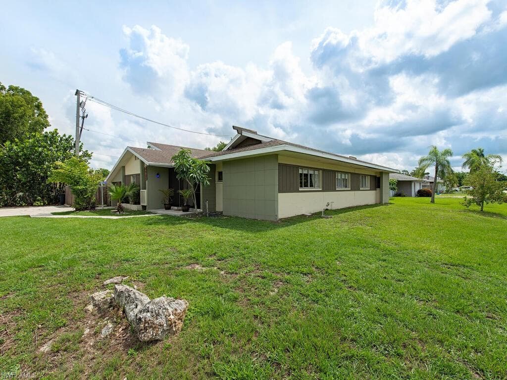 8512 Chatham ST FORT MYERS, FL 33907
