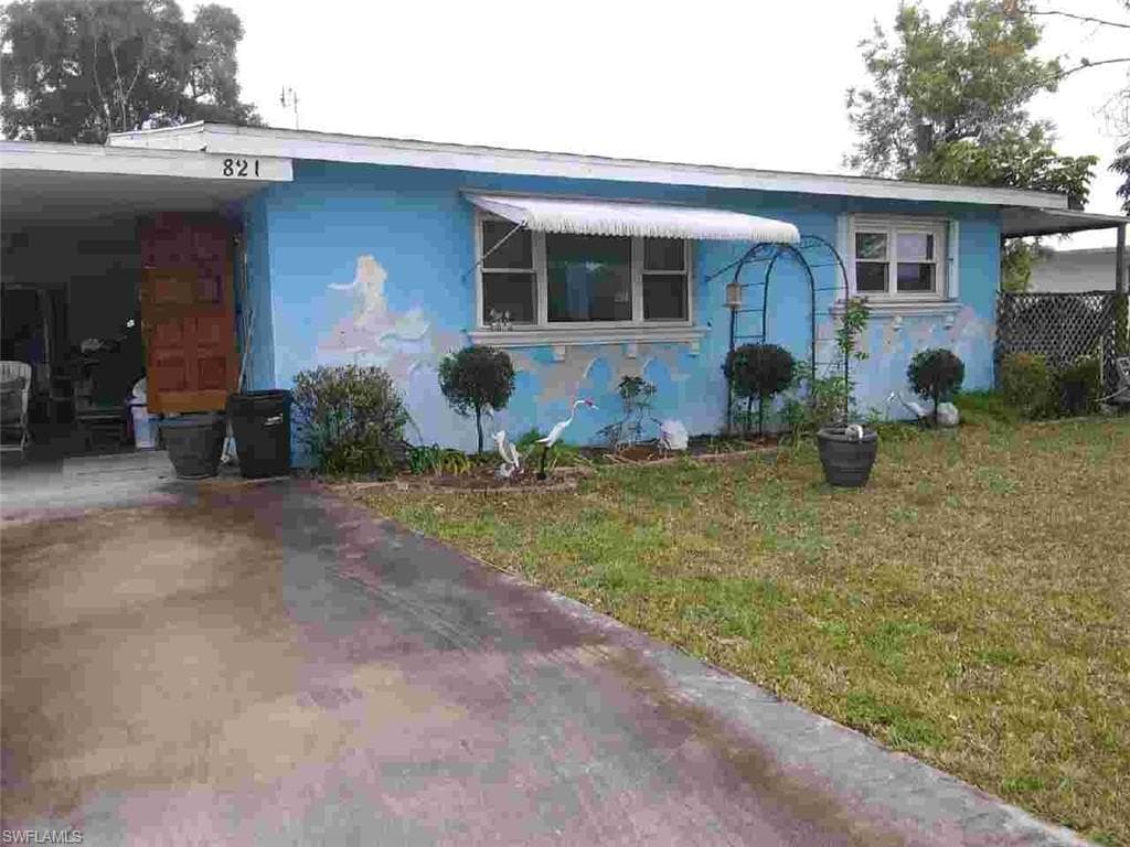 821 99th AVE N NAPLES, FL 34108