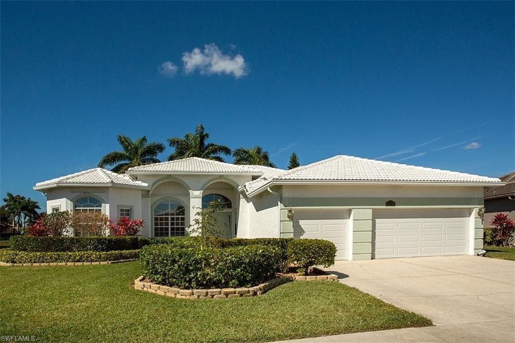 3275 Potomac CT NAPLES, FL 34120