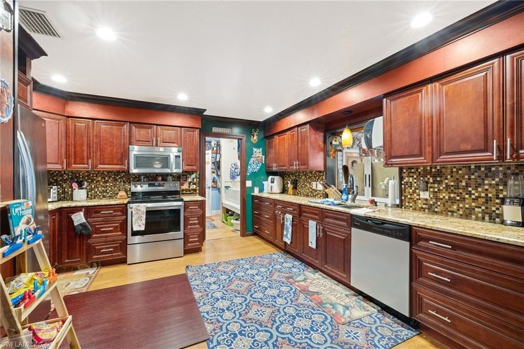 561 2nd ST NE NAPLES, FL 34120