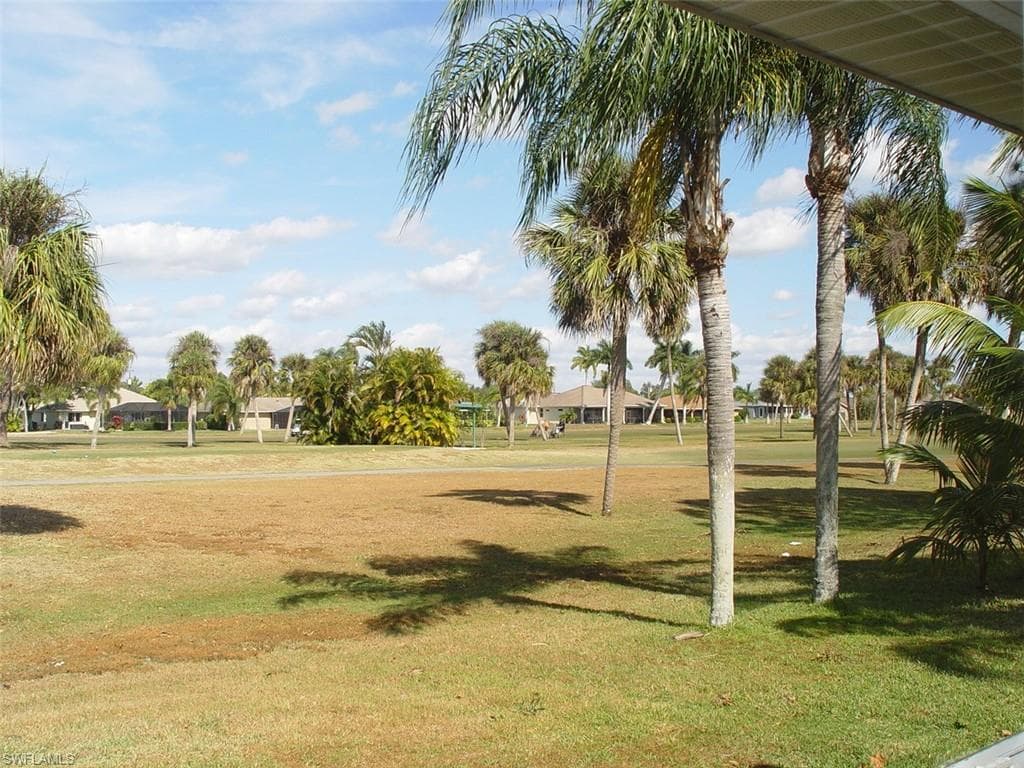 201 SE 10th TER CAPE CORAL, FL 33990