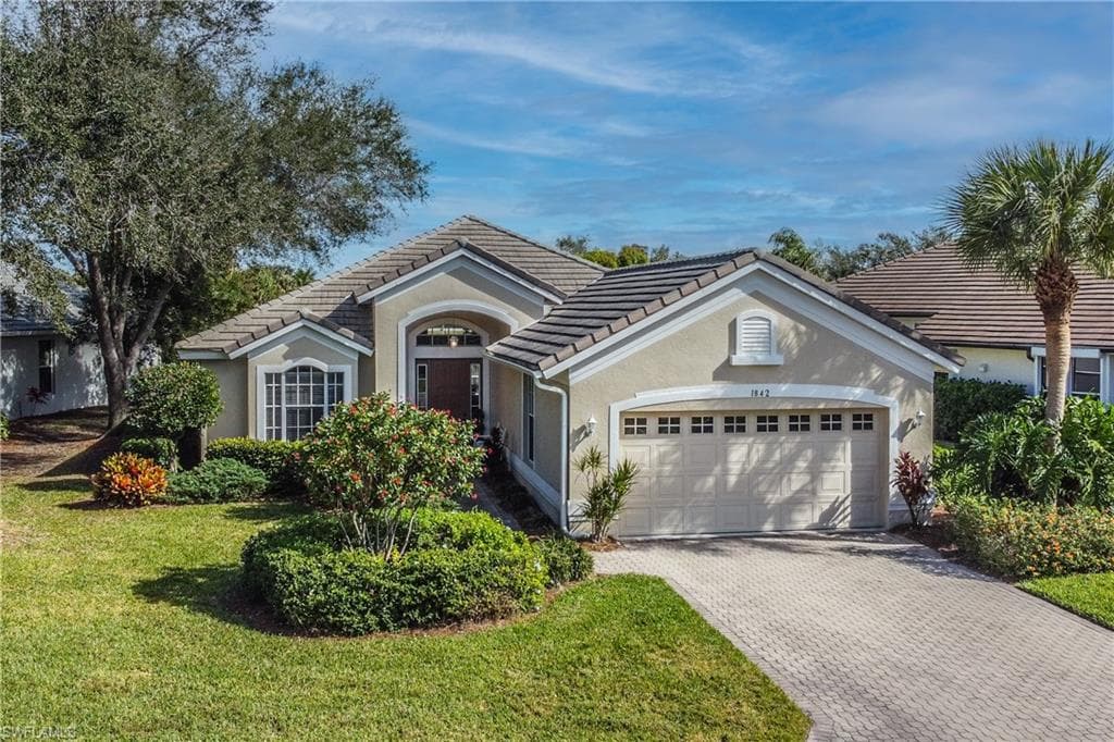 1842 Winding Oaks WAY NAPLES, FL 34109