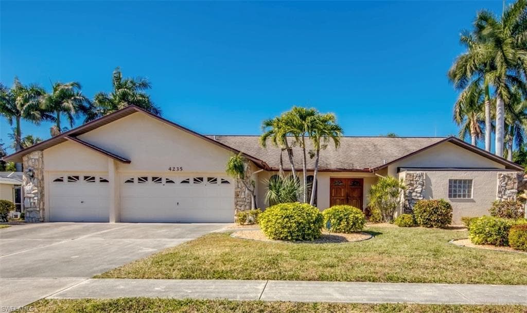 4235 Perth CT NORTH FORT MYERS, FL 33903