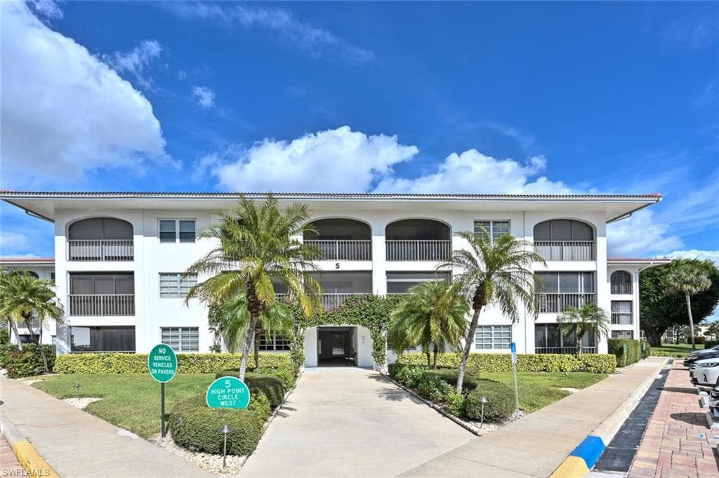 5 High Point CIR W 304 NAPLES, FL 34103