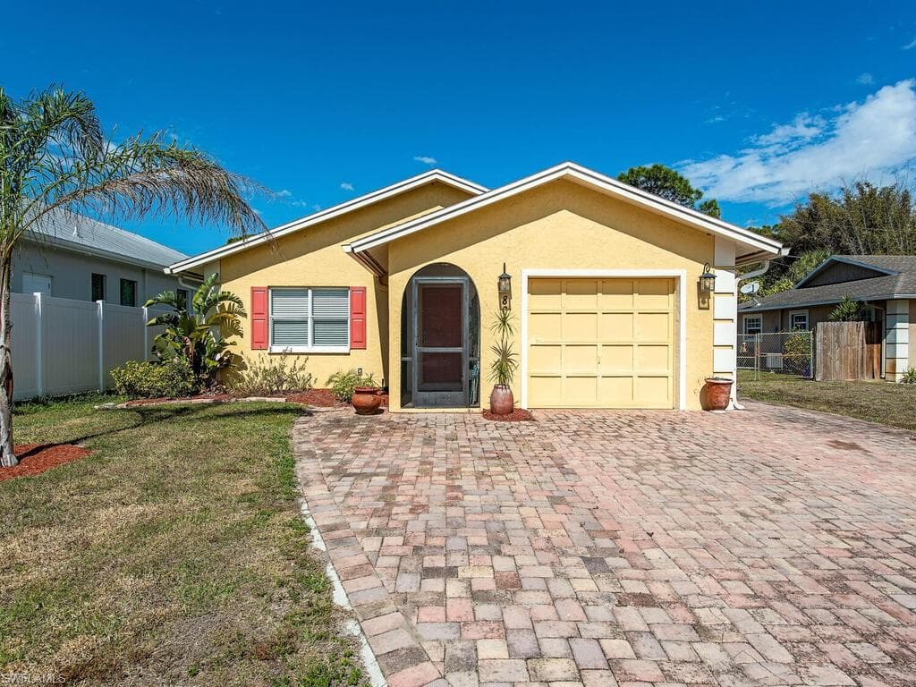 807 92nd AVE N NAPLES, FL 34108