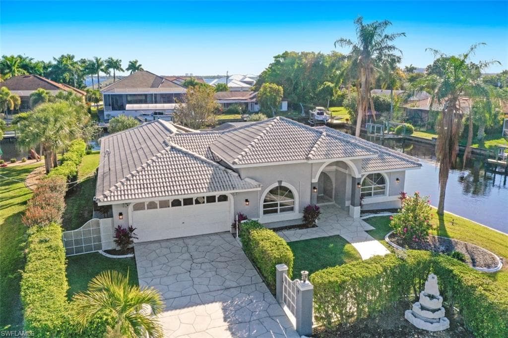 1144 Lincoln CT CAPE CORAL, FL 33904