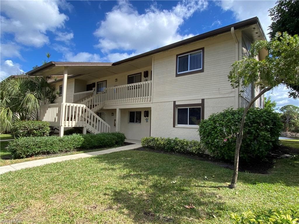 5711 Foxlake DR 8 NORTH FORT MYERS, FL 33917