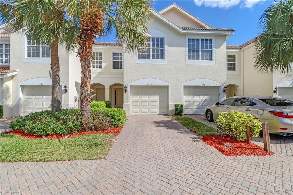 1038 Albany CT 202 NAPLES, FL 34105