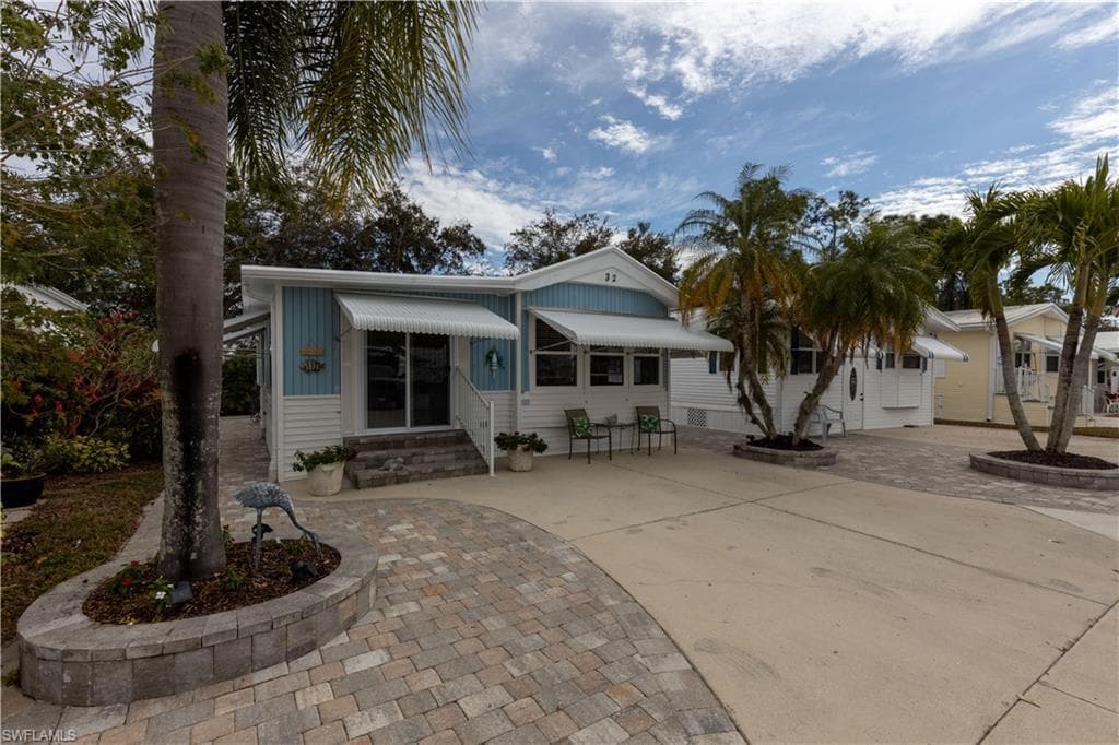 32 Bass LN 32 NAPLES, FL 34114