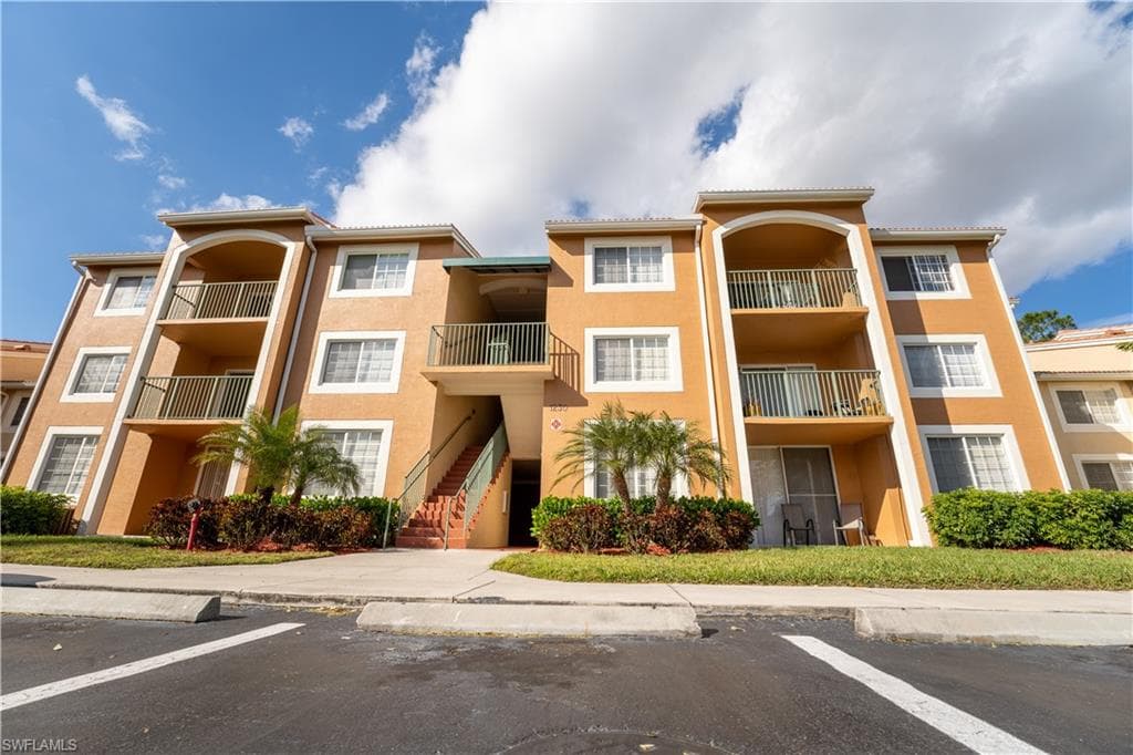 1230 Wildwood Lakes BLVD 206 NAPLES, FL 34104