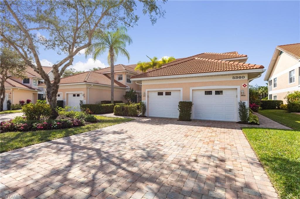 5360 Andover DR 202 NAPLES, FL 34110