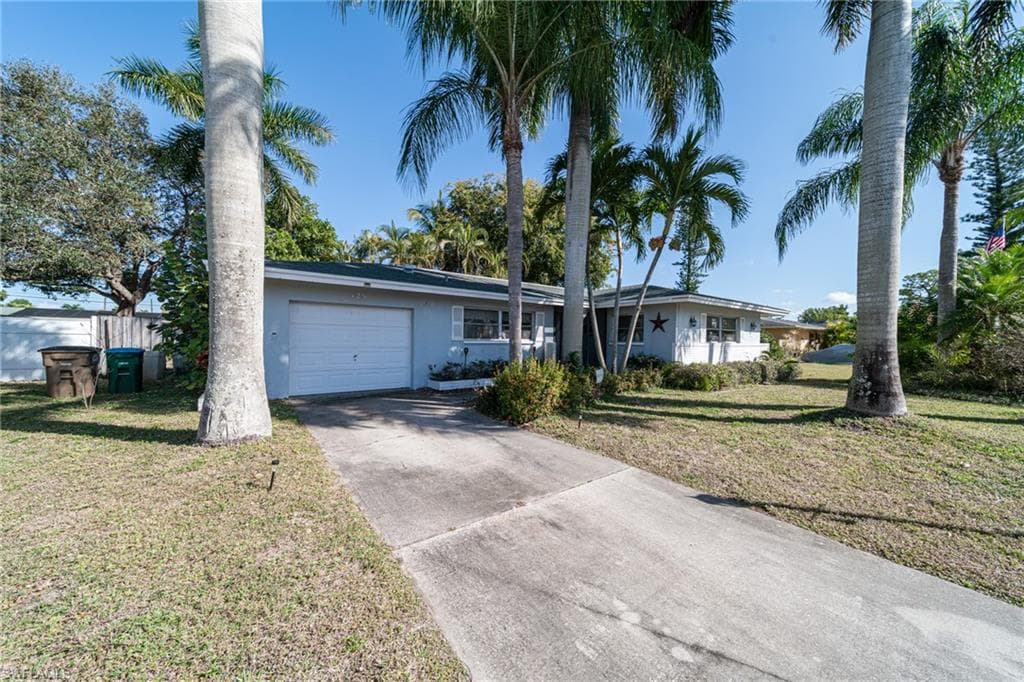 125 44th ST CAPE CORAL, FL 33904