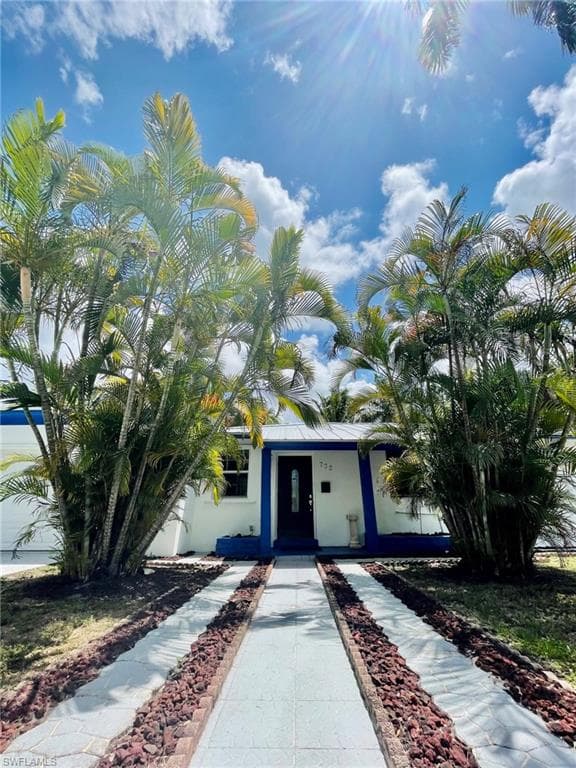 732 12th ST N NAPLES, FL 34102