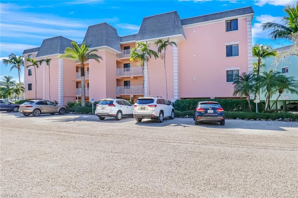 937 E Gulf DR 1E SANIBEL, FL 33957