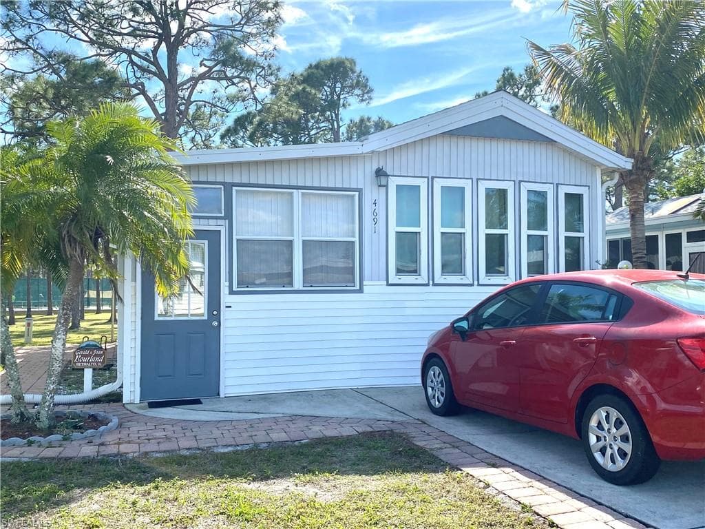 4691 Jefferson Davis BLVD W ESTERO, FL 33928