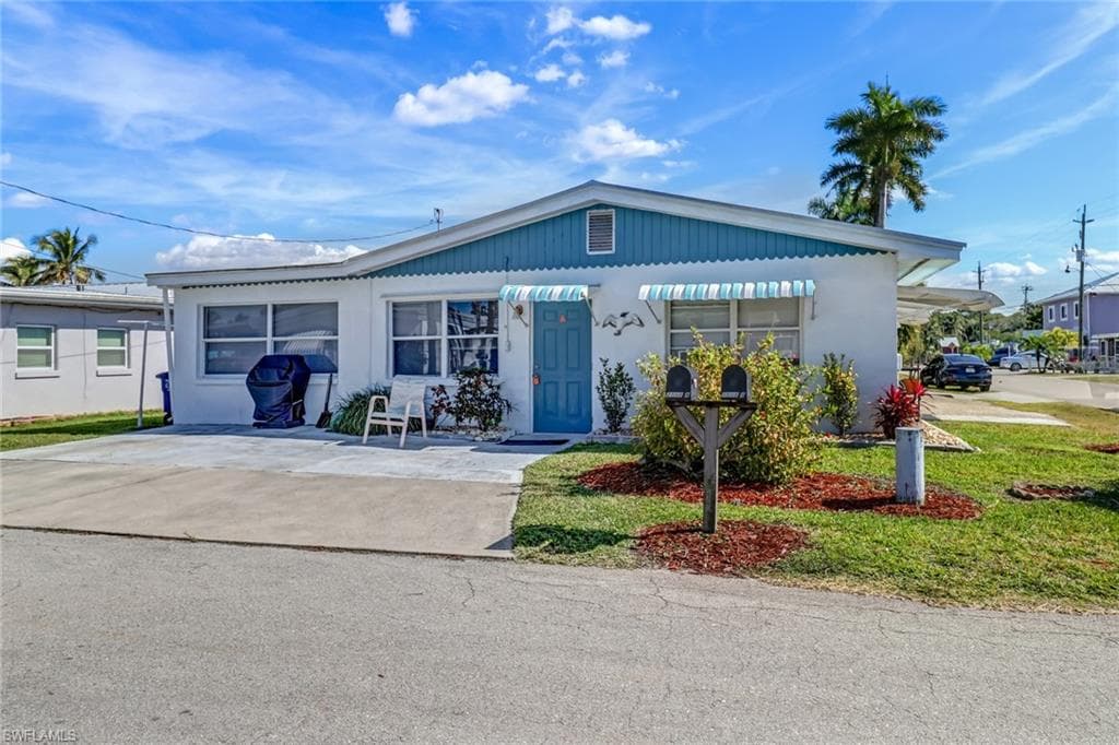 2551 Broadwater ST MATLACHA, FL 33993