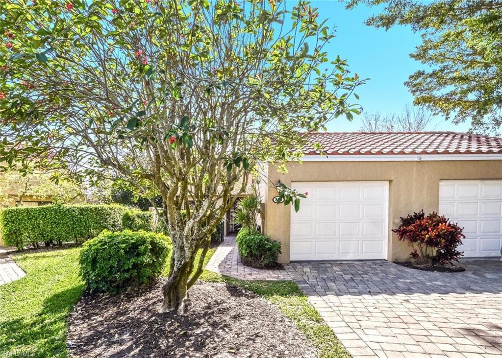 869 Reef Point CIR 26 NAPLES, FL 34108