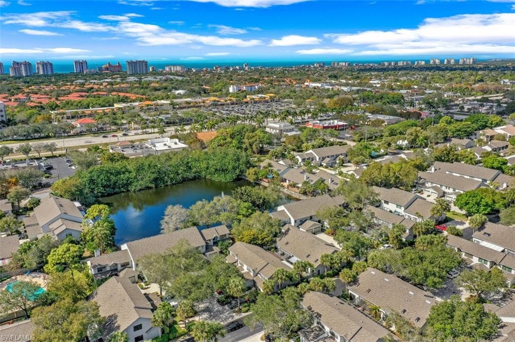 811 Meadowland DR i NAPLES, FL 34108