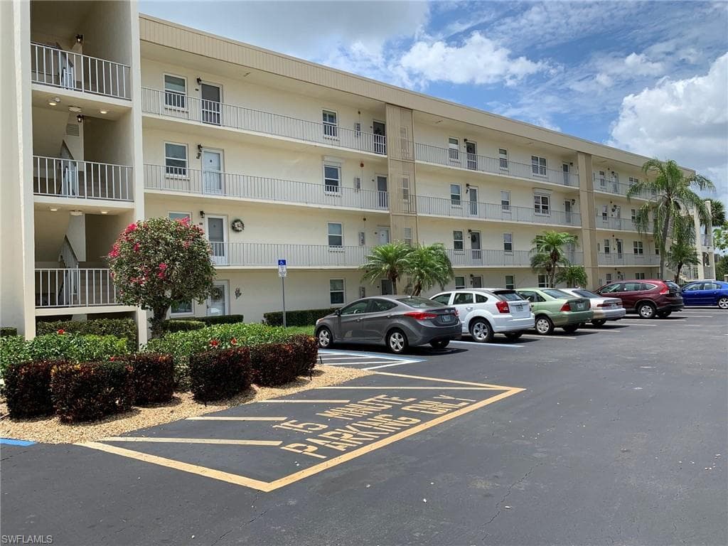 6220 Augusta DR 203 FORT MYERS, FL 33907
