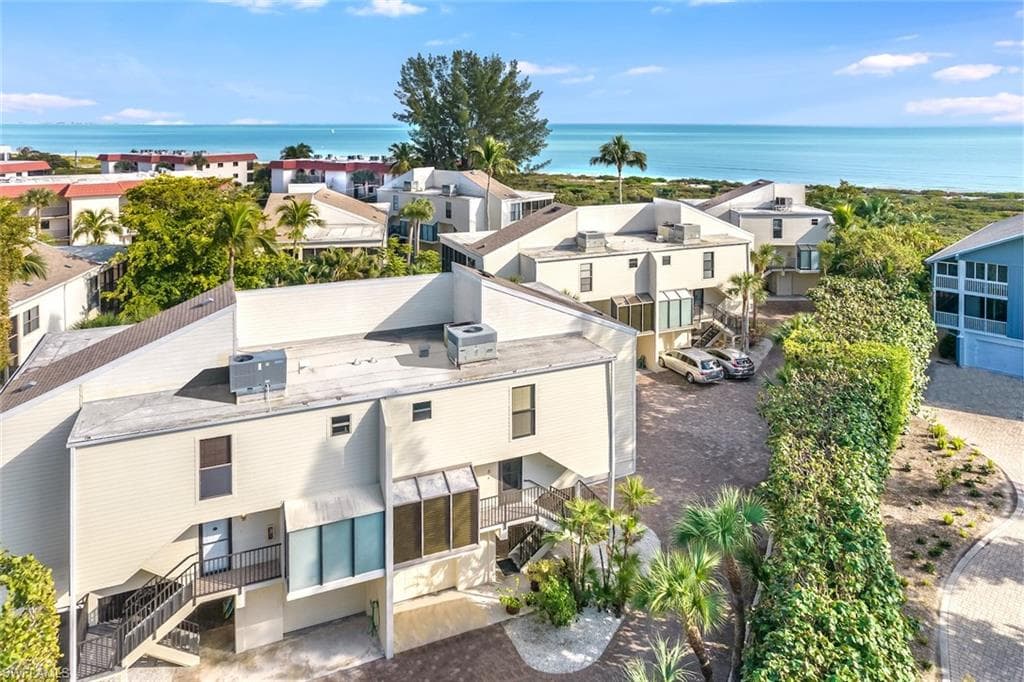 695 E Gulf DR 8 SANIBEL, FL 33957