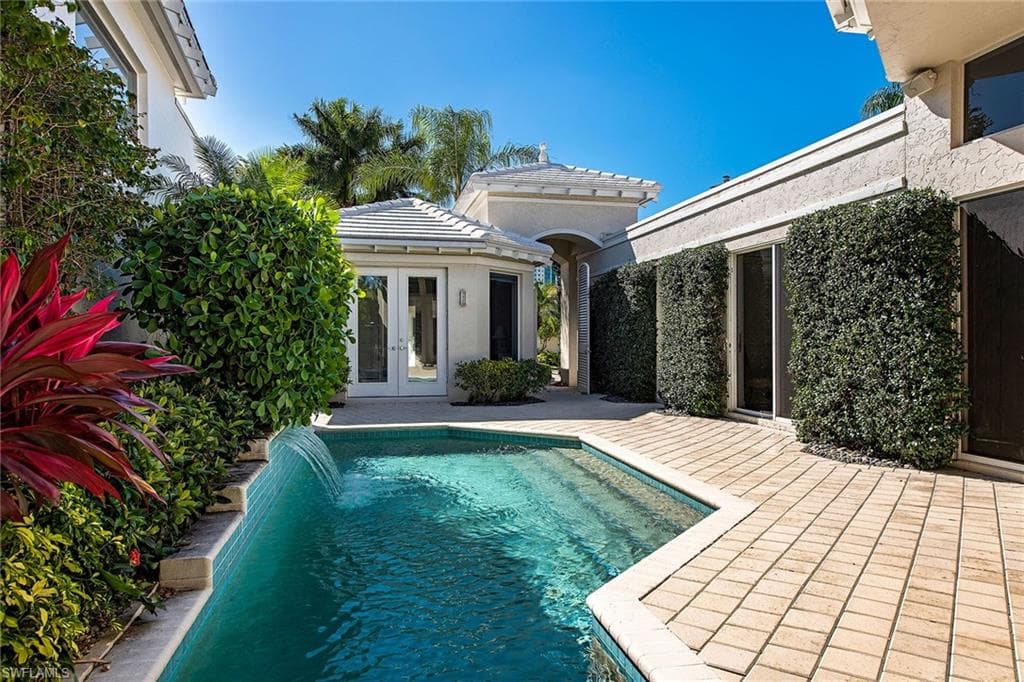 7877 Cocobay DR 8 NAPLES, FL 34108