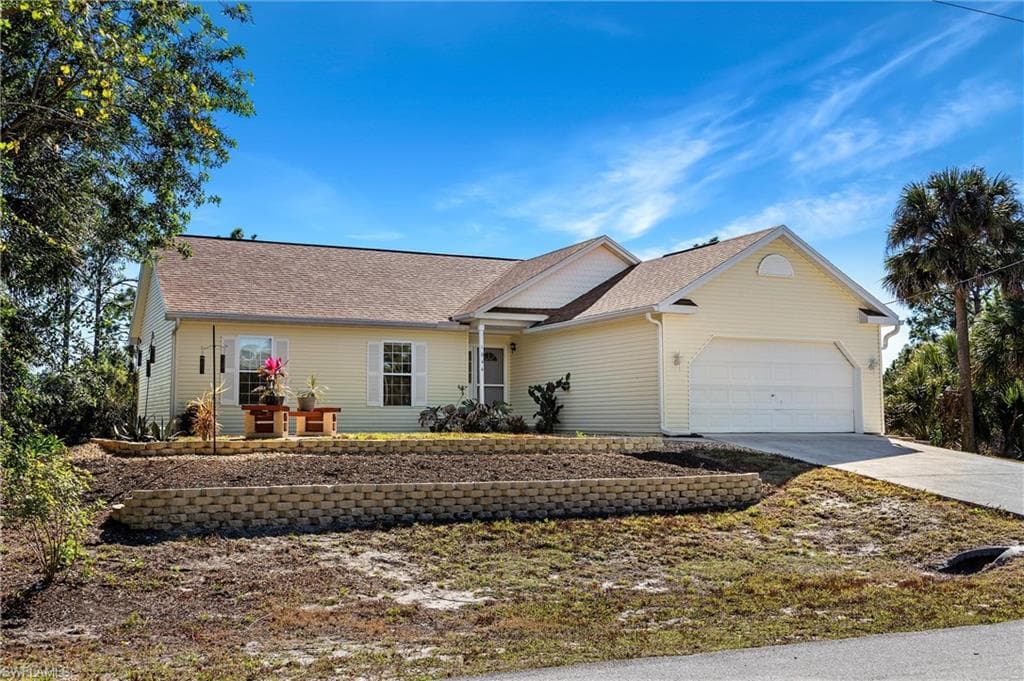 1044 Kanuga ST E LEHIGH ACRES, FL 33974