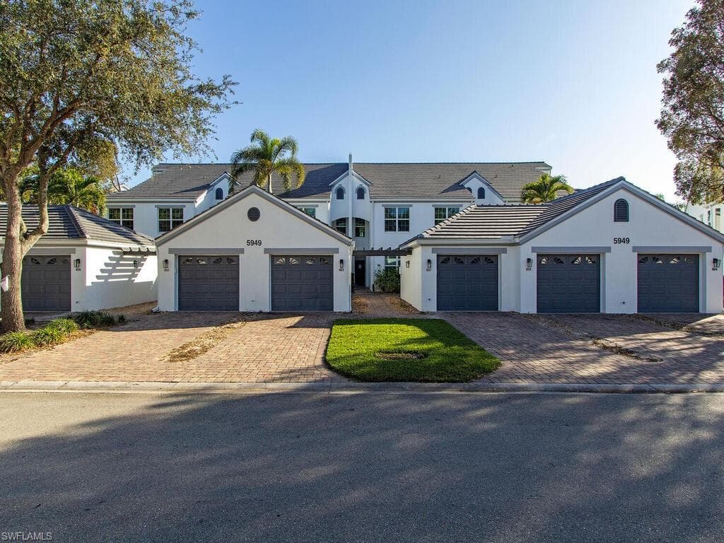 5949 Sand Wedge LN 806 NAPLES, FL 34110