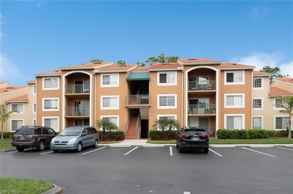 1230 Wildwood Lakes BLVD 304 NAPLES, FL 34104