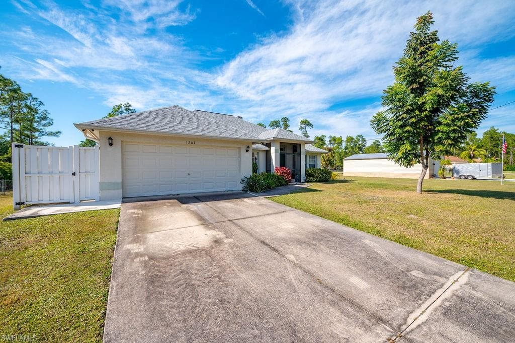 1201 Moore AVE LEHIGH ACRES, FL 33972