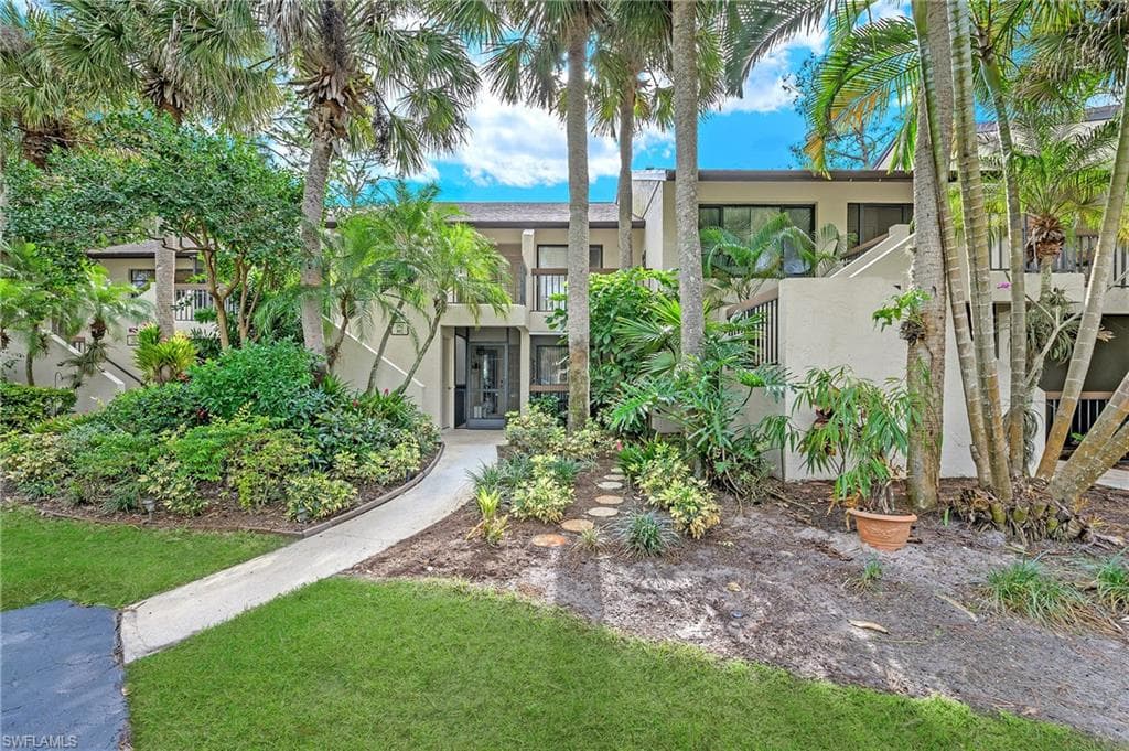 1812 Kings Lake BLVD 202 NAPLES, FL 34112
