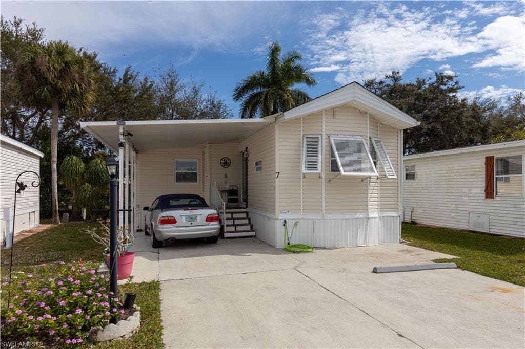7 Bass LN 7 NAPLES, FL 34114