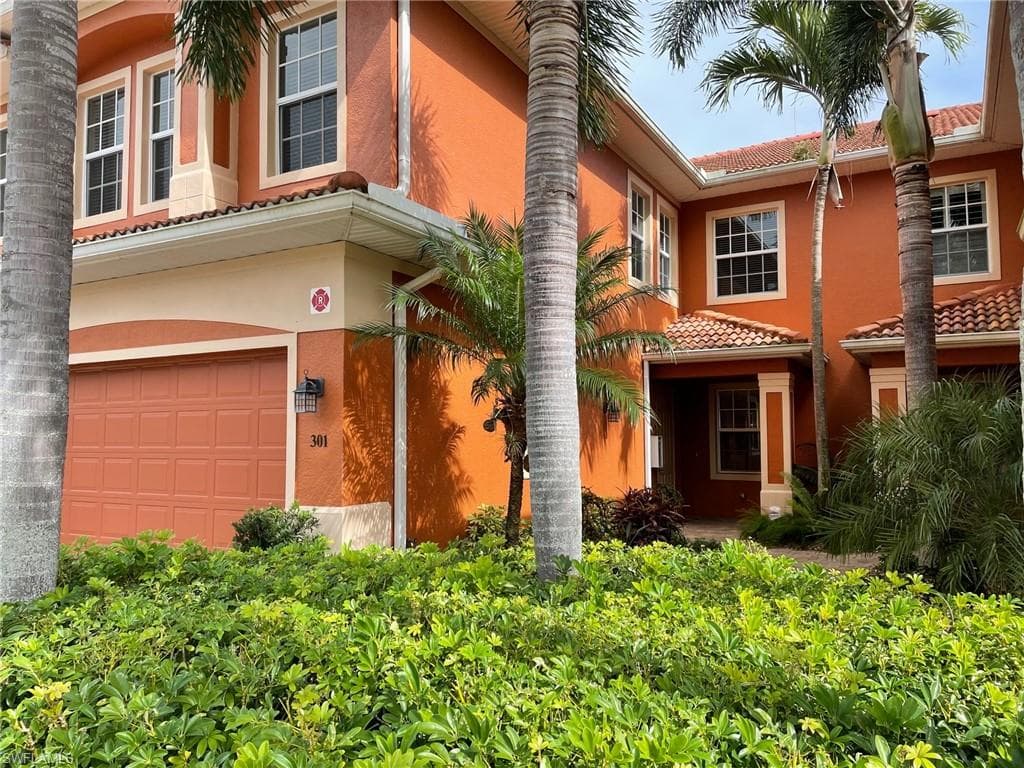 6438 Legacy CIR 301 NAPLES, FL 34113