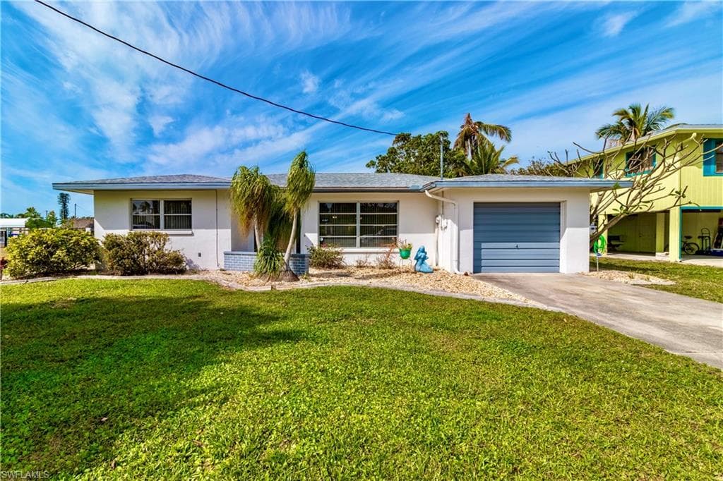 2247 Cactus Point LN ST. JAMES CITY, FL 33956