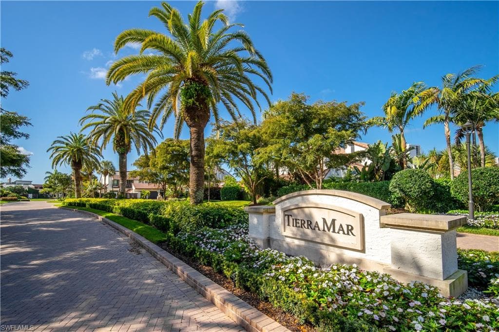 504 Tierra Mar LN E 2 NAPLES, FL 34108