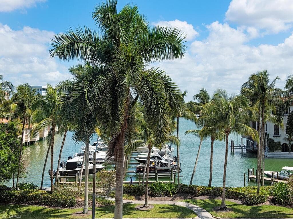 4031 Gulf Shore BLVD N 4D NAPLES, FL 34103