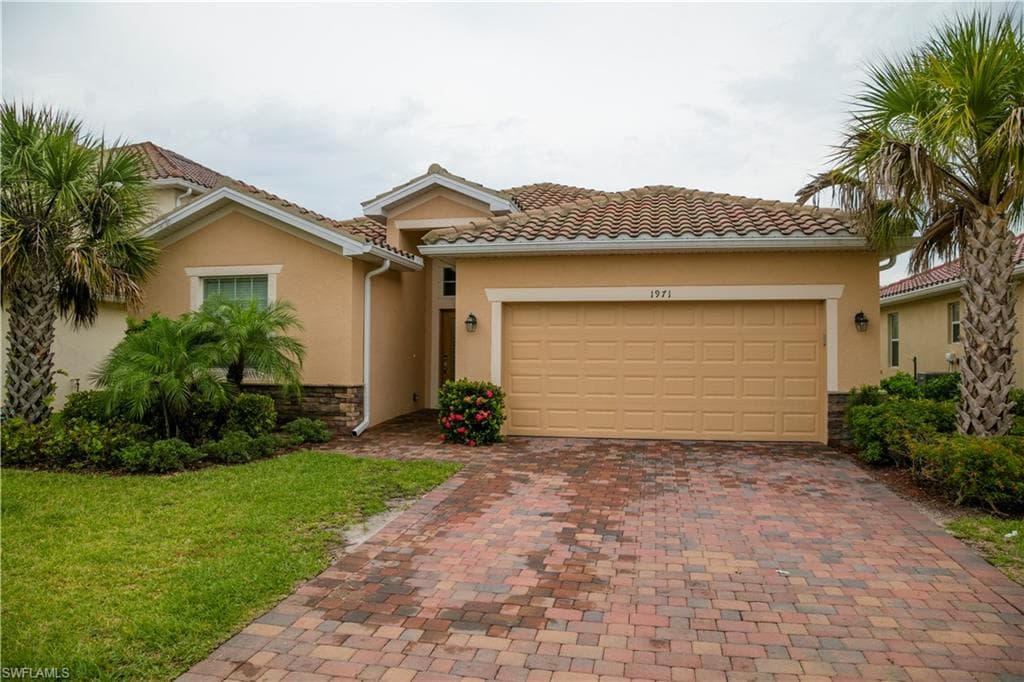 1971 Fairmont LN NAPLES, FL 34120
