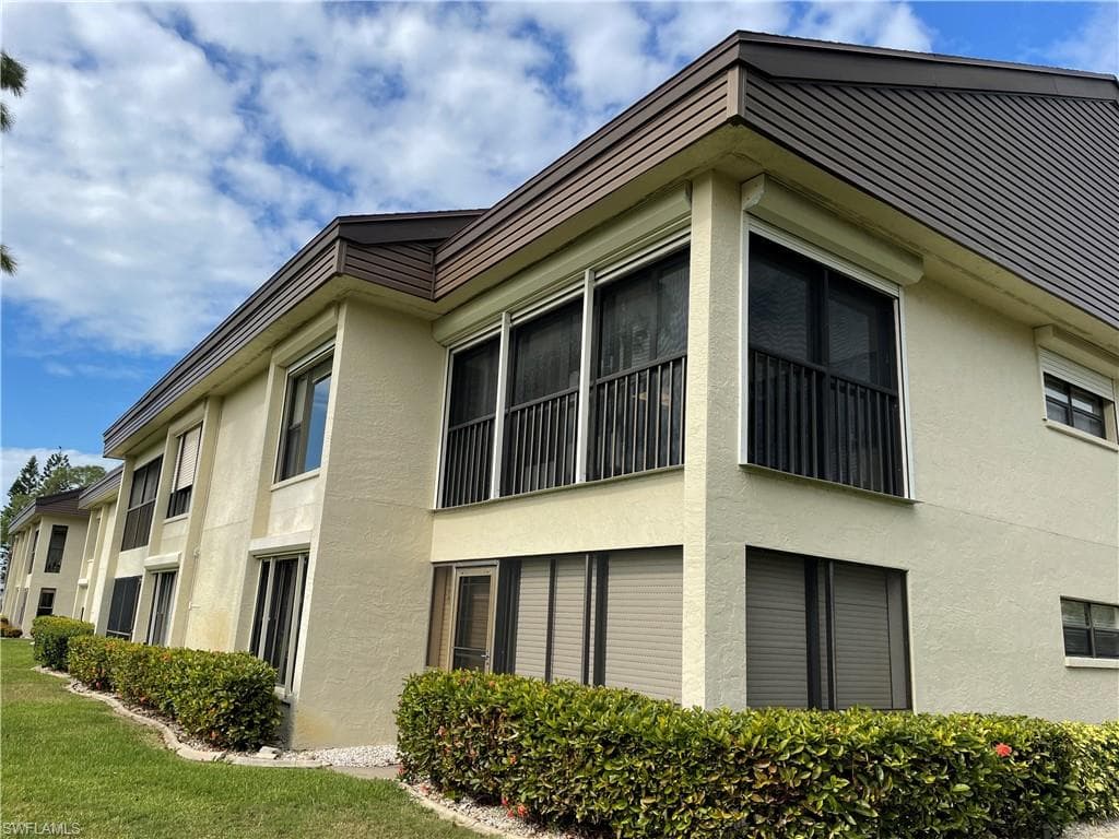 5790 Trailwinds DR 121 FORT MYERS, FL 33907