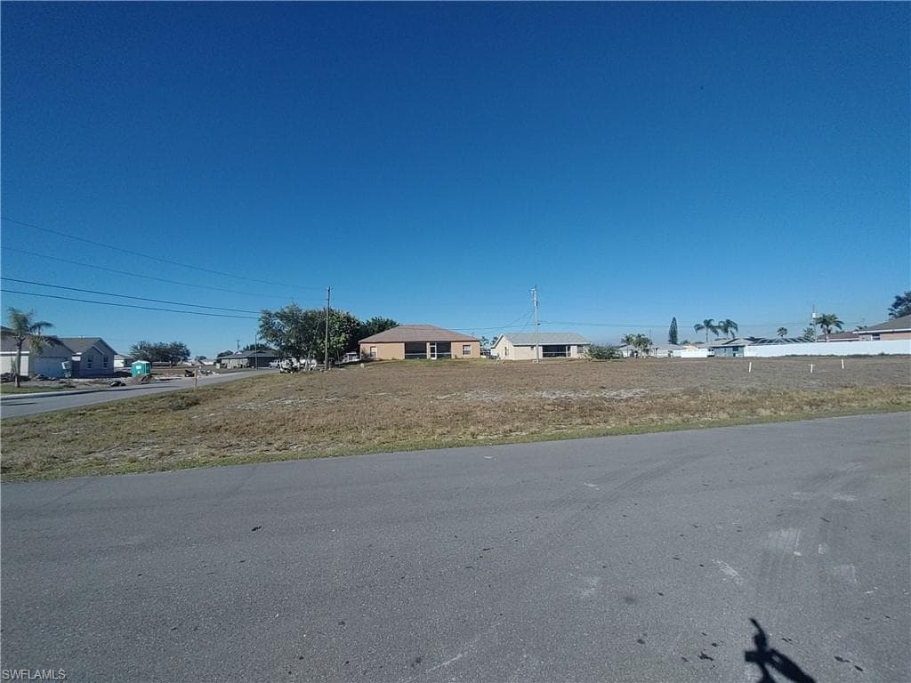1701 NE 10th LN CAPE CORAL, FL 33909