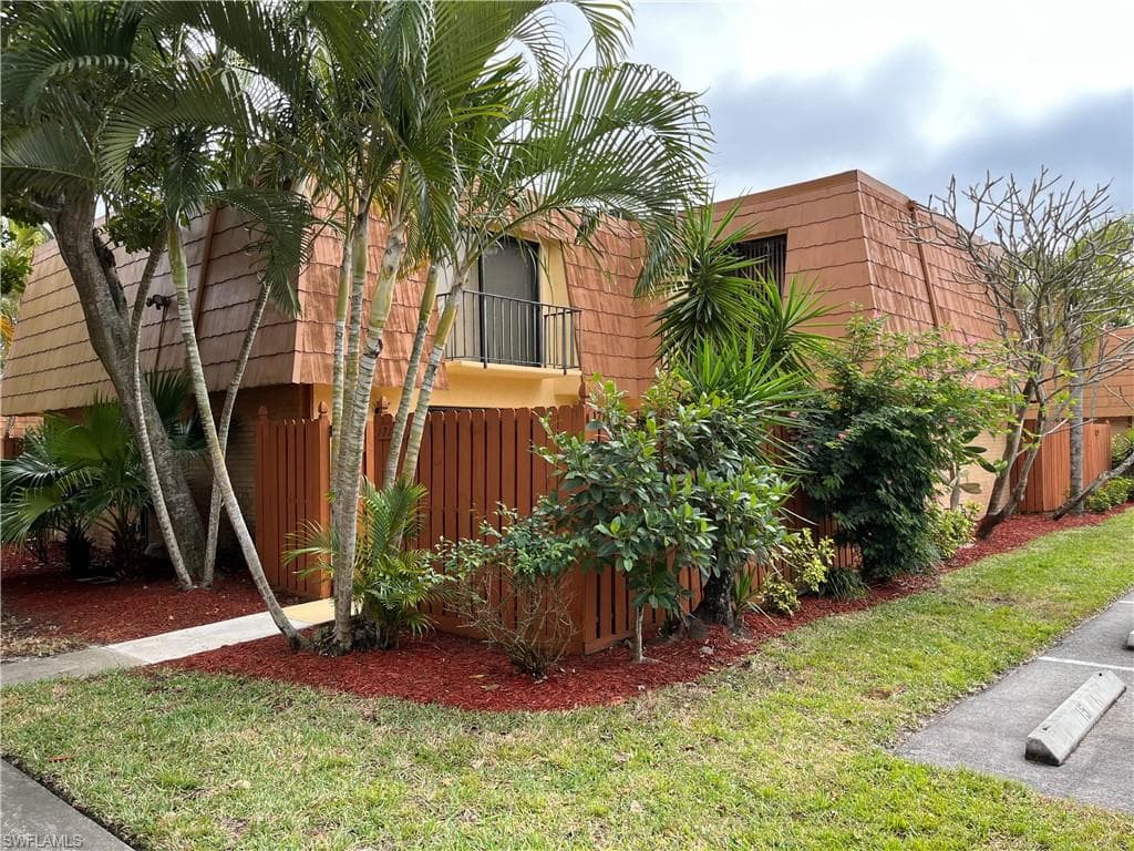 1719 Park Meadows DR 1 FORT MYERS, FL 33907