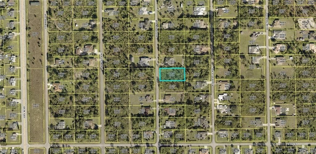 910 Jefferson AVE LEHIGH ACRES, FL 33936